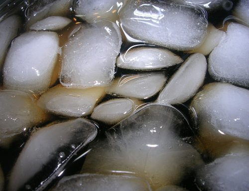 Was ein schmelzender Eiswürfel im Cocktail mit Wärmespeichern zu tun hat